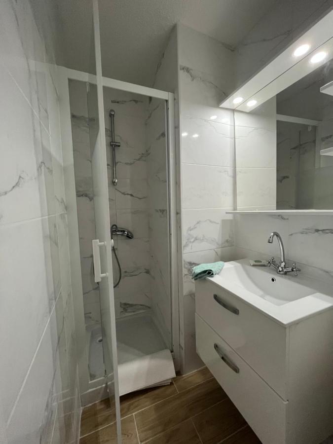 Appartement 2 Pieces En Rez De Jardin Avec Parking Et Piscine Вильнёв-Лубе Экстерьер фото